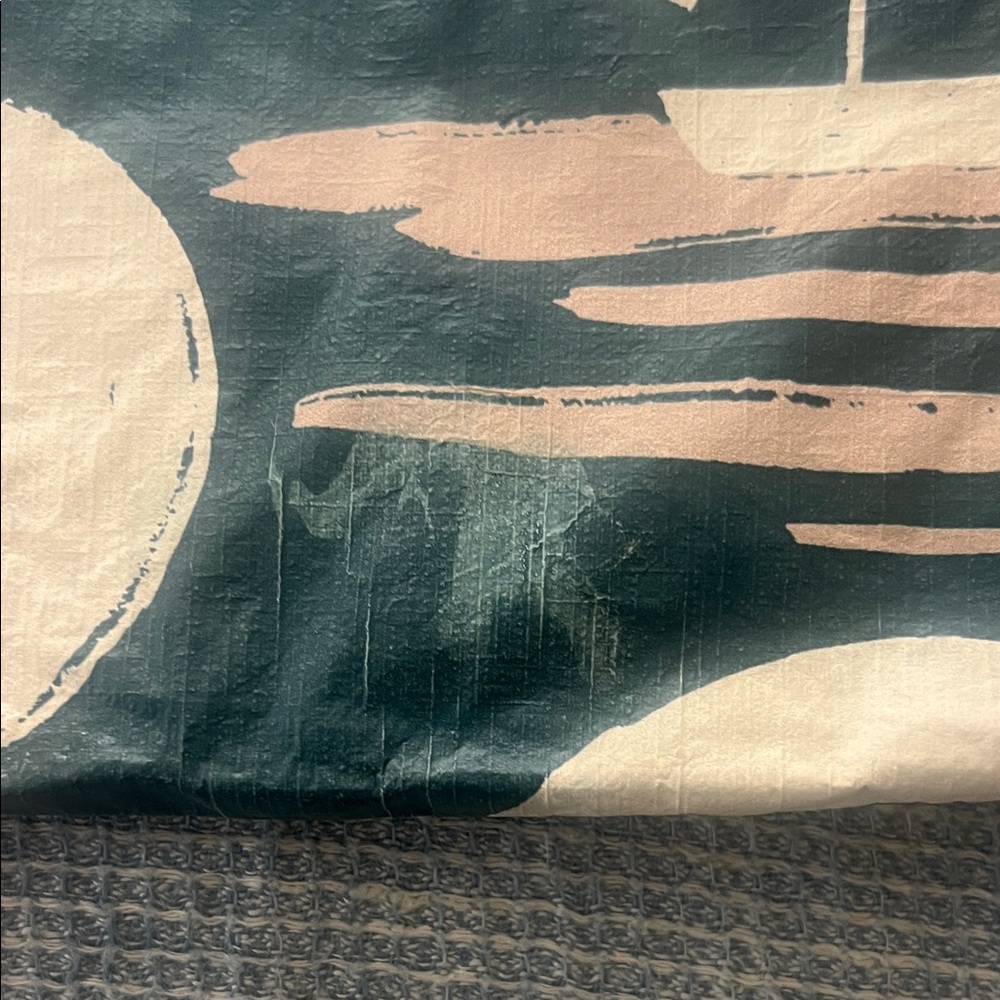 ALOHA Collection Green and Cream Travel Bag - Picture 4 of 9
